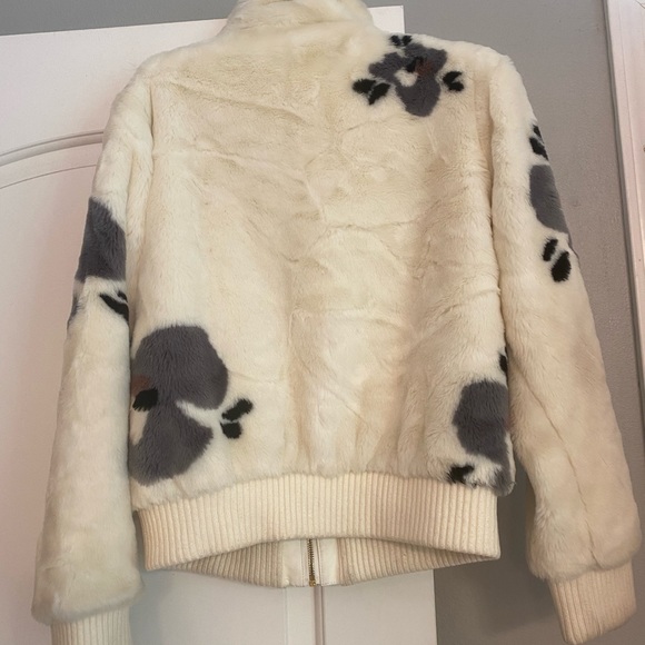 Andrew Marc New York Women’s Faux Fur white flower jacket size medium - Picture 2 of 8